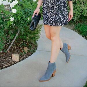 MARC FISHER LTD GADRI LEATHER HEELED BOOTIE IN GRAY/BLUE